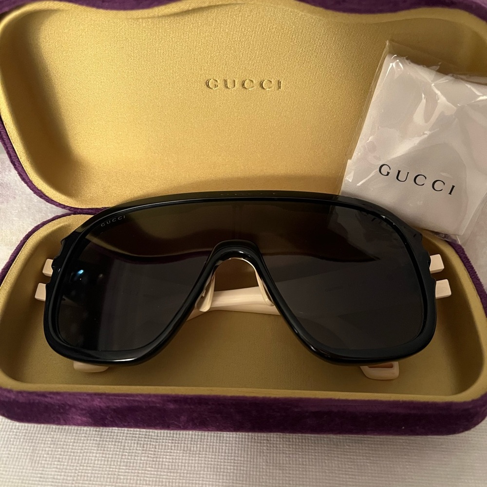 Gucci 99 Injection Shield Sunglasses Black/Ivory